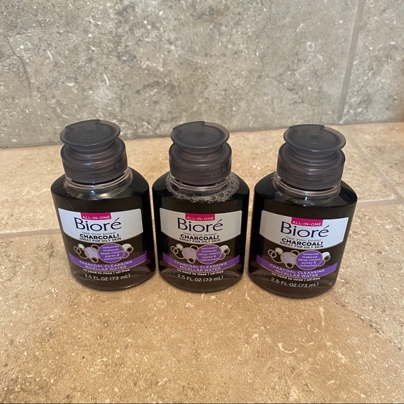 Biore Charcoal Pore Strips & Cleansing Micellar - Picture 5 of 7